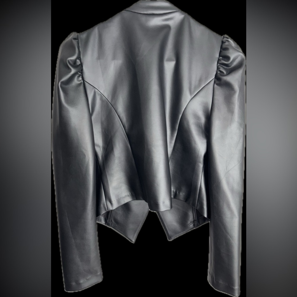 NWOT Wearever medium black vegan leather jacket nwot beautifully cut 🧥 - Picture 2 of 5